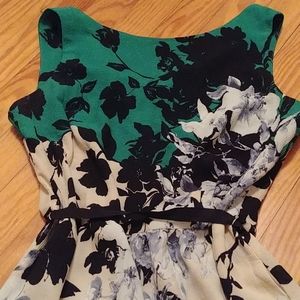 Beautiful floral Gabby Skye maxi dress